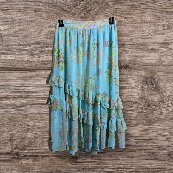 Vineyard Vines, blue floral tiered, ruffle maxi. Medium. - Picture 2 of 9